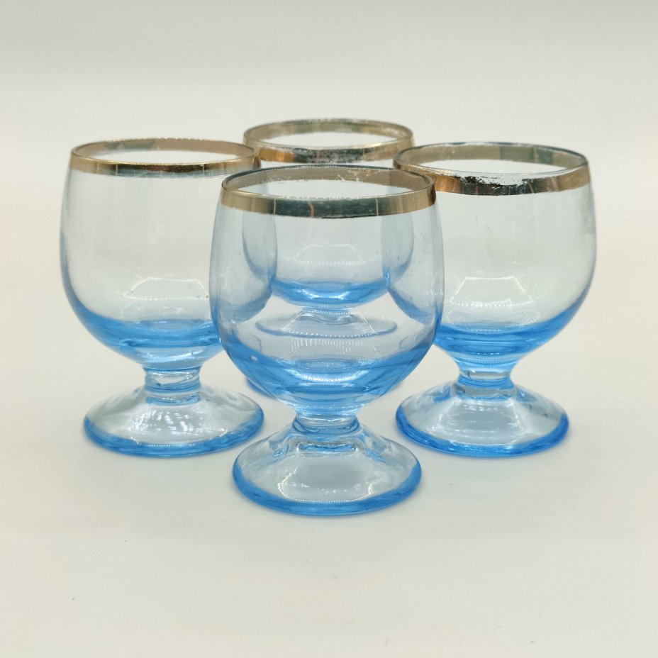 Набор из 4-х ликерных рюмок голубого оттенка, цветное стекло, золочение, СССР, 1970-1990 гг.