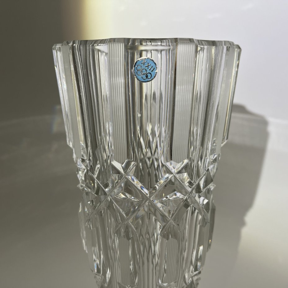 Ваза для цветов "Эхо", автор А.М. Остроумов (с олимпийской наклейкой), хрусталь, алмазная грань, Ленинградский завод художественного стекла (ЛЗХС), СССР, 1970-1980 гг.