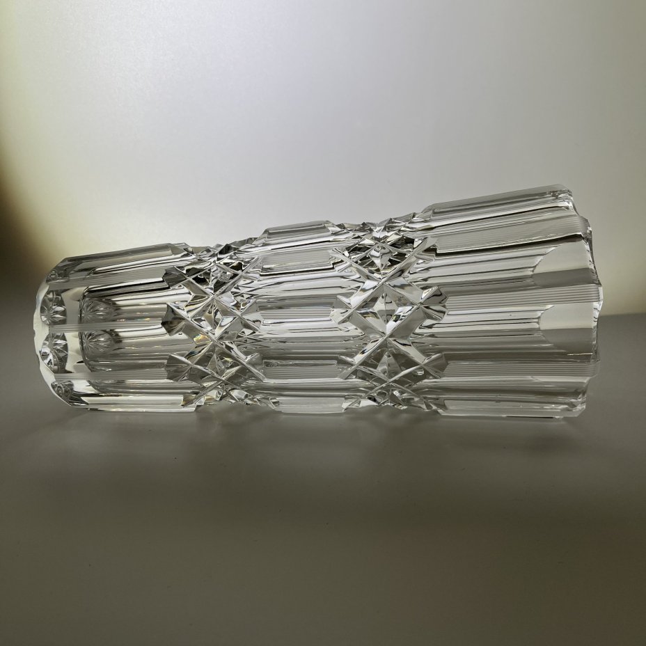 Ваза для цветов "Эхо", автор А.М. Остроумов (с олимпийской наклейкой), хрусталь, алмазная грань, Ленинградский завод художественного стекла (ЛЗХС), СССР, 1970-1980 гг.