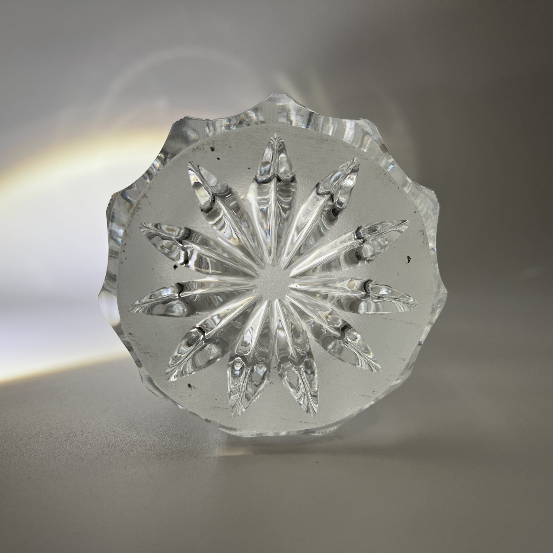 Ваза для цветов "Эхо", автор А.М. Остроумов (с олимпийской наклейкой), хрусталь, алмазная грань, Ленинградский завод художественного стекла (ЛЗХС), СССР, 1970-1980 гг.