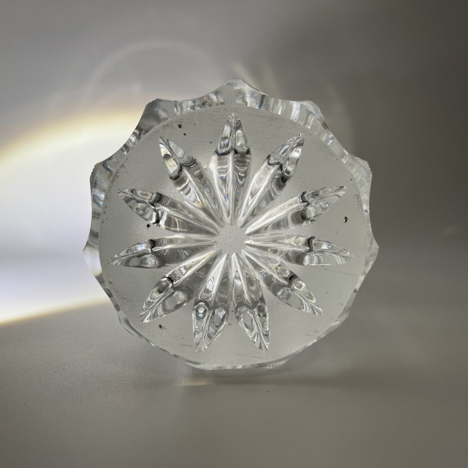 Ваза для цветов "Эхо", автор А.М. Остроумов (с олимпийской наклейкой), хрусталь, алмазная грань, Ленинградский завод художественного стекла (ЛЗХС), СССР, 1970-1980 гг.