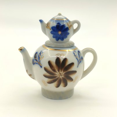 Чайник миниатюрный с цветочным декором (Олимпиада-80), фарфор, роспись, золочение, Кисловодская фабрика сувениров, СССР, 1970-1980 гг.