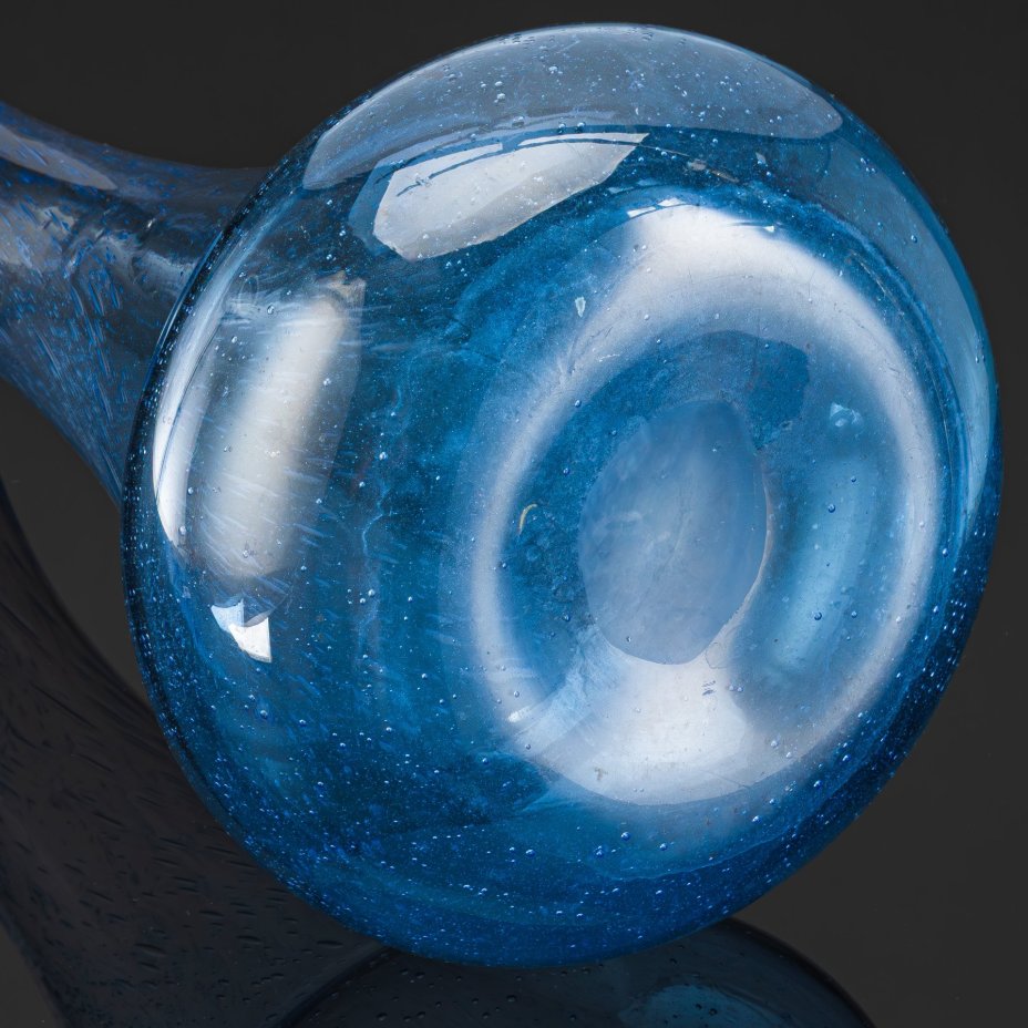 Ваза для цветов голубого оттенка с эффектом "бульгазе"