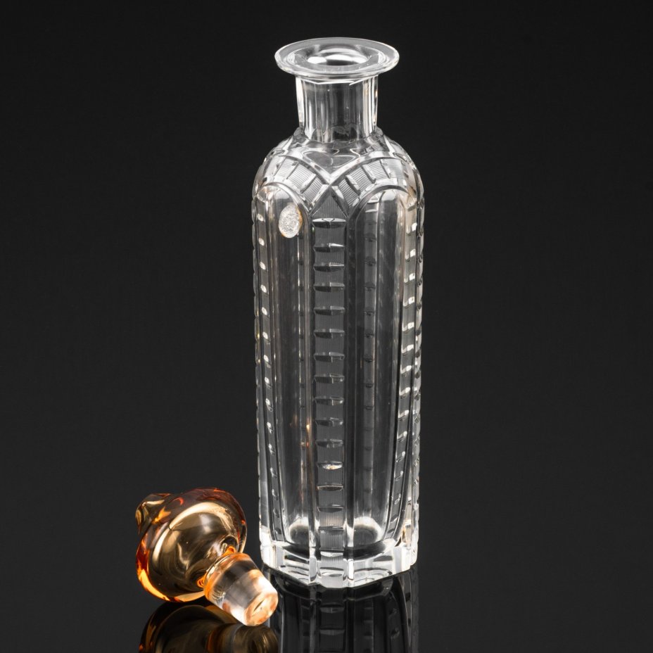 Графин "Колокольня", автор Е.В. Яновская, хрусталь, цветное стекло, алмазная грань, Ленинградский завод художественного стекла (ЛЗХС), СССР, 1960-1970 гг.