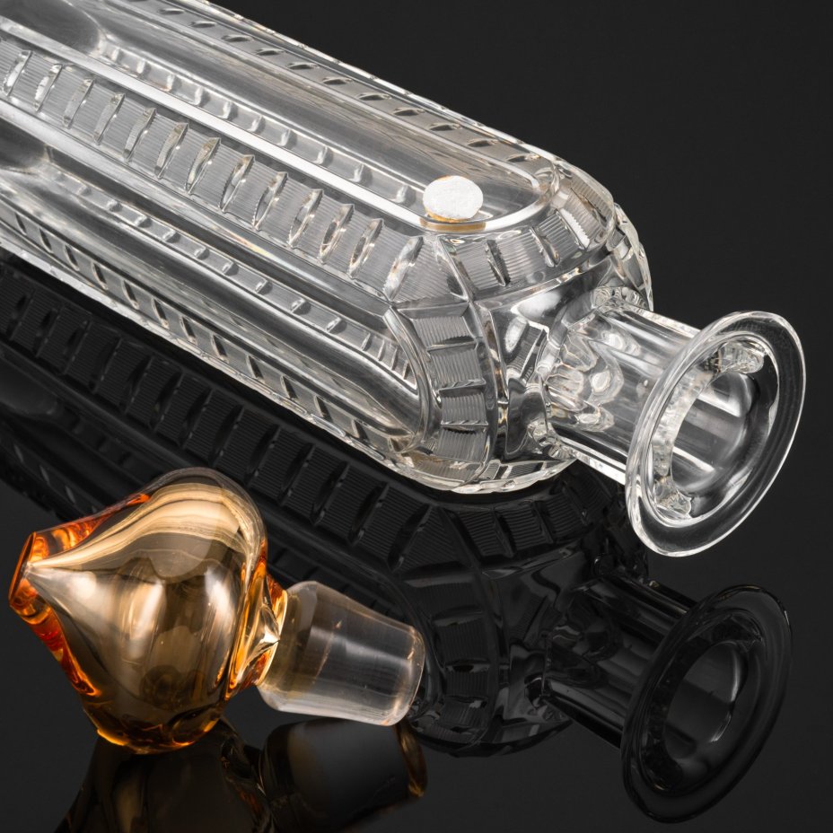 Графин "Колокольня", автор Е.В. Яновская, хрусталь, цветное стекло, алмазная грань, Ленинградский завод художественного стекла (ЛЗХС), СССР, 1960-1970 гг.