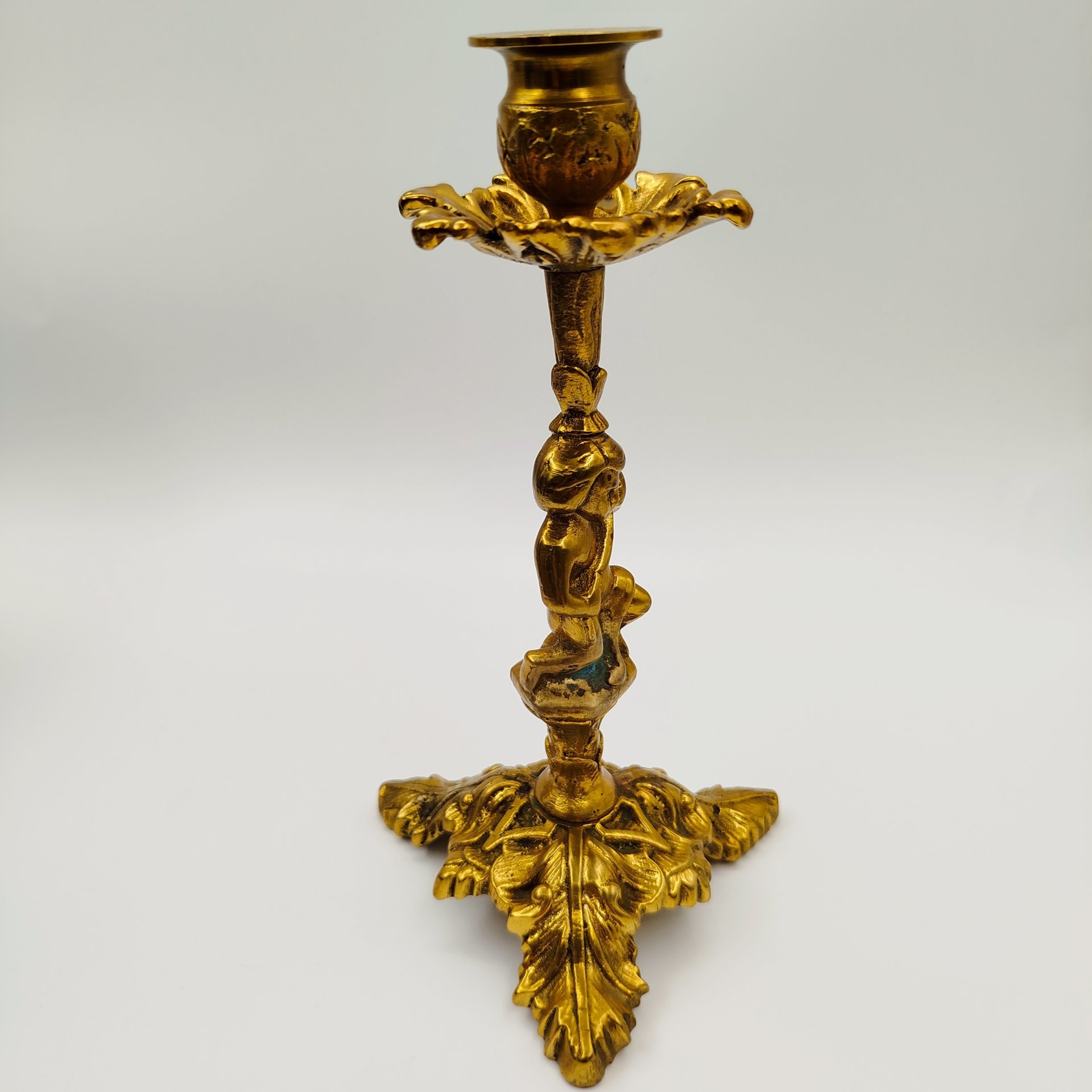 Подсвечник на фигурном основании в виде юноши с растительным побегом, латунь, литье, Западная Европа, 1980-1990 гг.