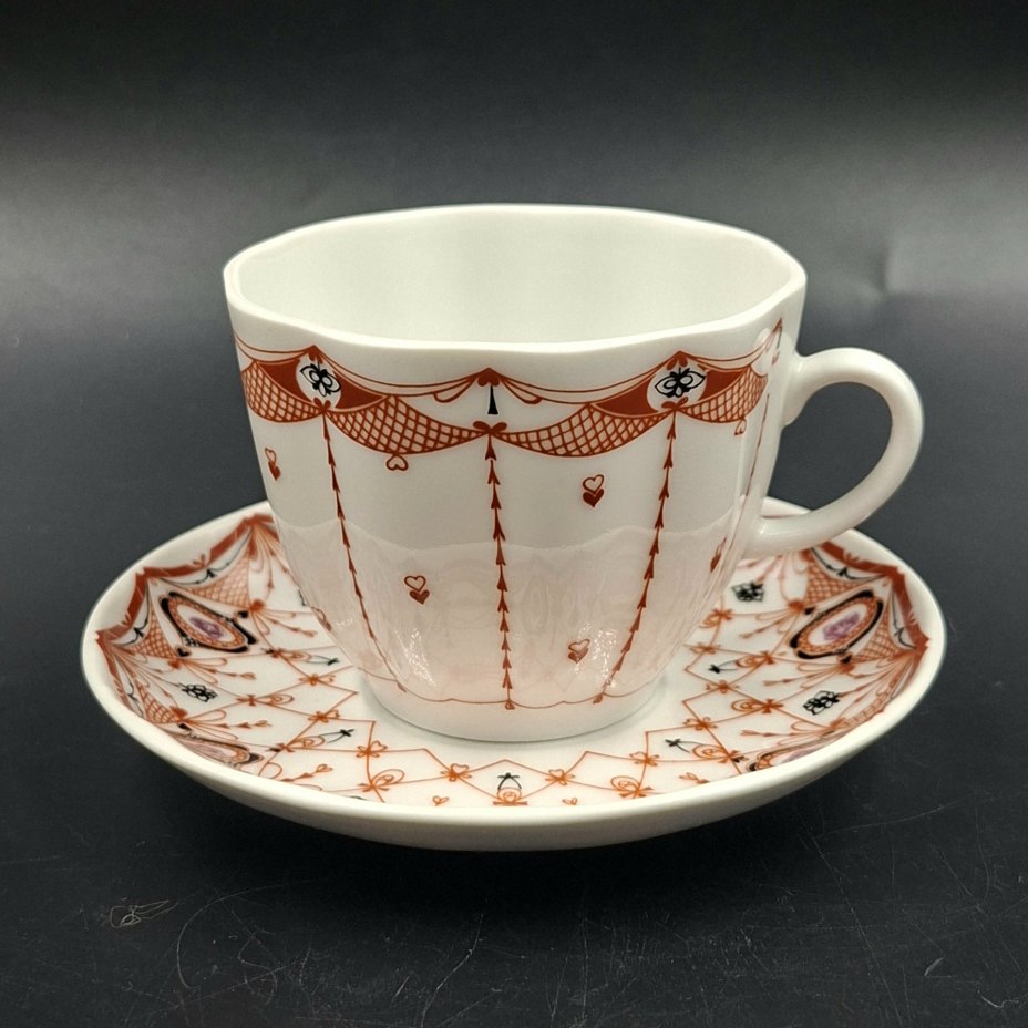 Пара кофейная "Паутинка", автор рисунка Н.Л. Петрова, фарфор, деколь, Ленинградский фарфоровый завод (ЛФЗ), Россия, 1989-2001 гг.