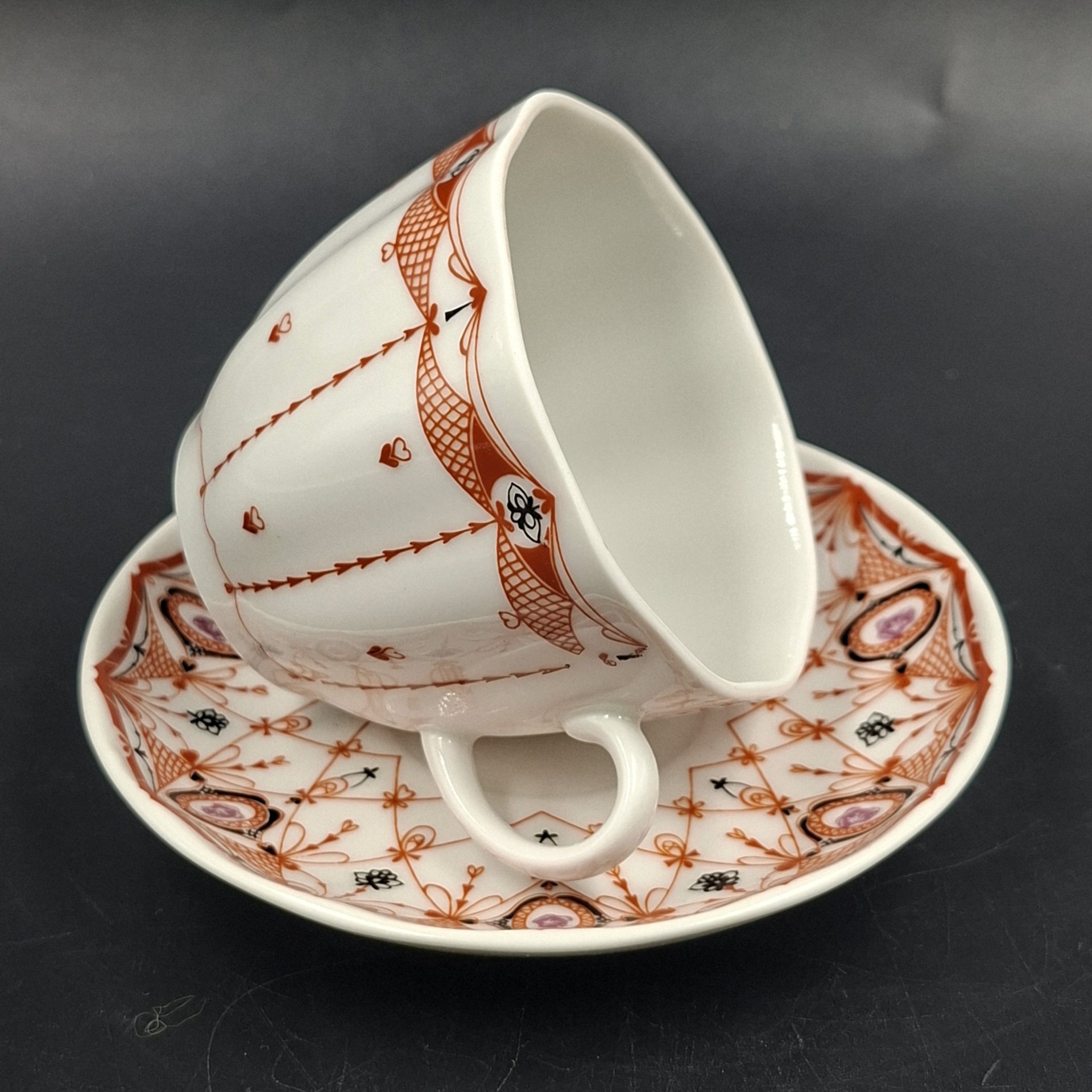 Пара кофейная "Паутинка", автор рисунка Н.Л. Петрова, фарфор, деколь, Ленинградский фарфоровый завод (ЛФЗ), Россия, 1989-2001 гг.