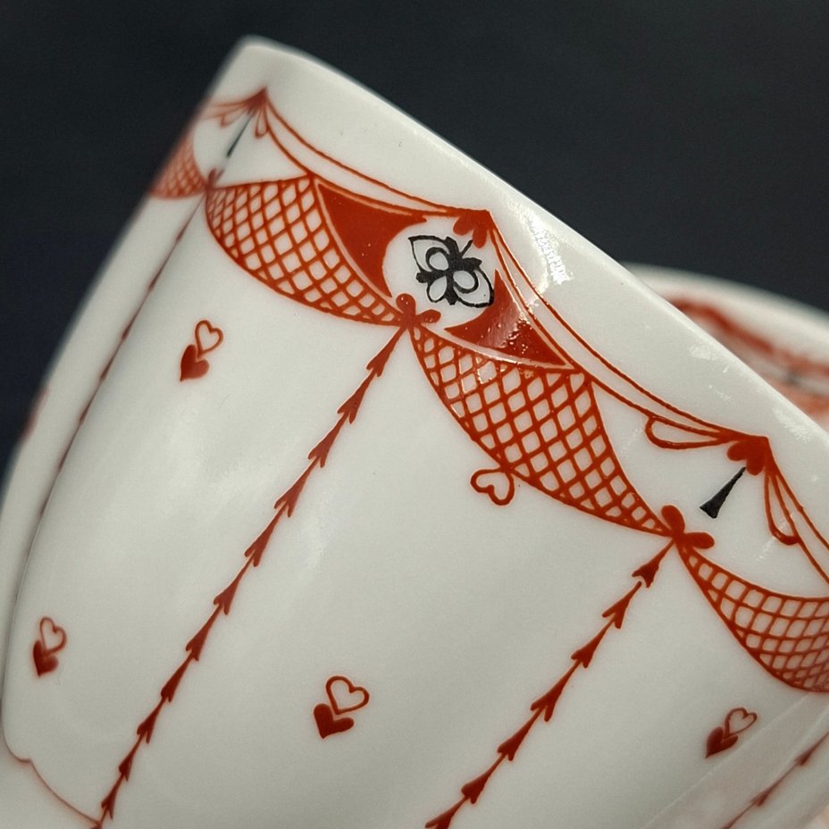 Пара кофейная "Паутинка", автор рисунка Н.Л. Петрова, фарфор, деколь, Ленинградский фарфоровый завод (ЛФЗ), Россия, 1989-2001 гг.