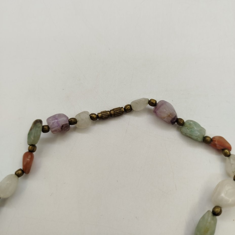 Бусы с бусинами разной формы