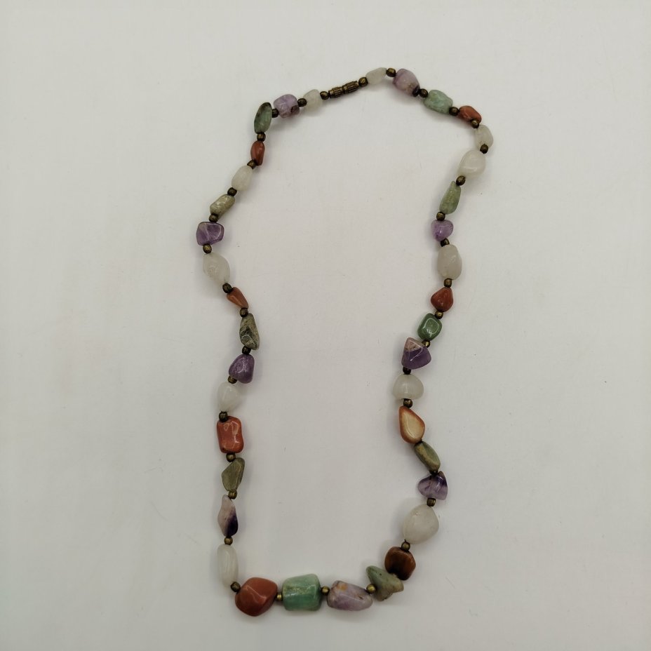 Бусы с бусинами разной формы