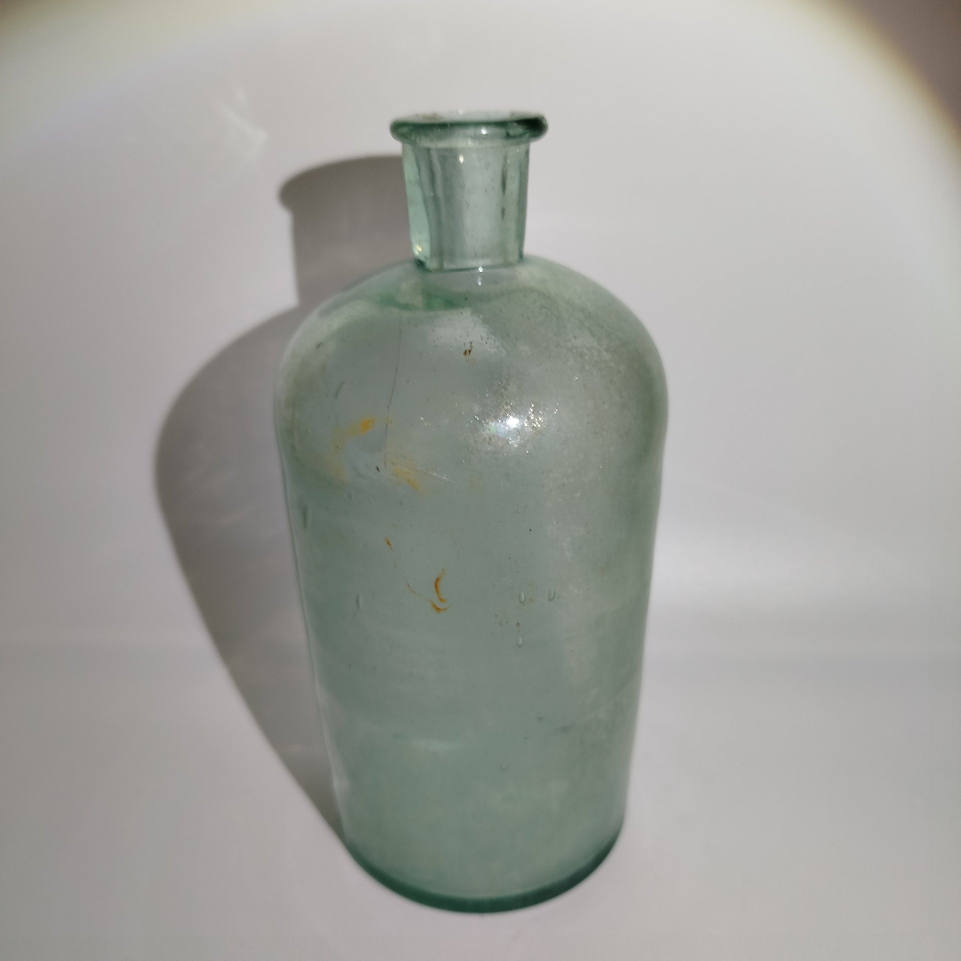 Бутыль с округлым туловом