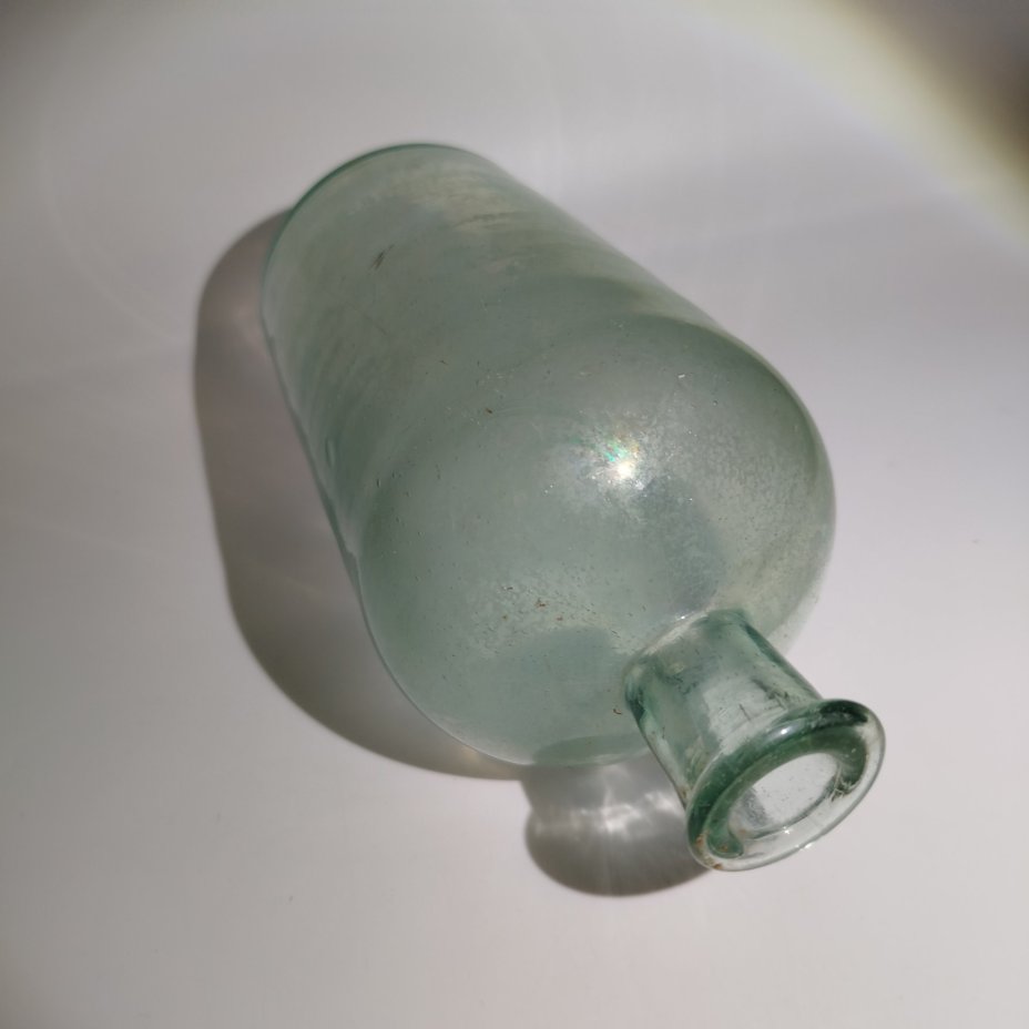 Бутыль с округлым туловом