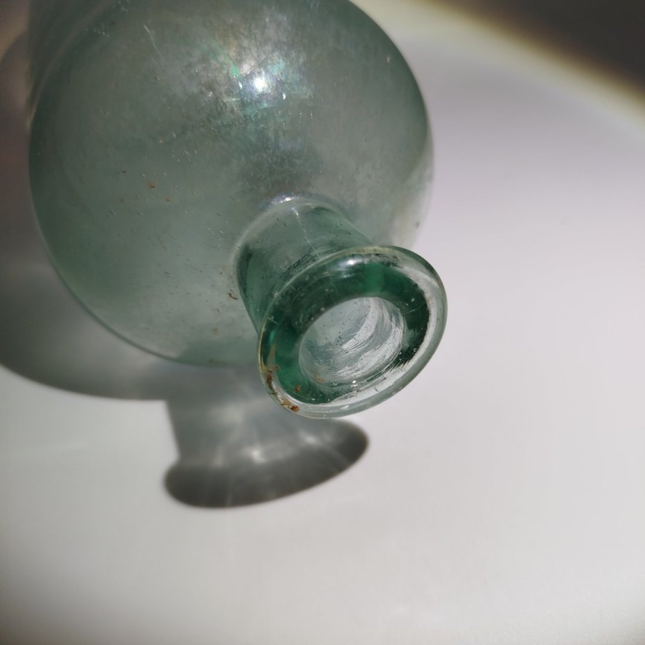 Бутыль с округлым туловом