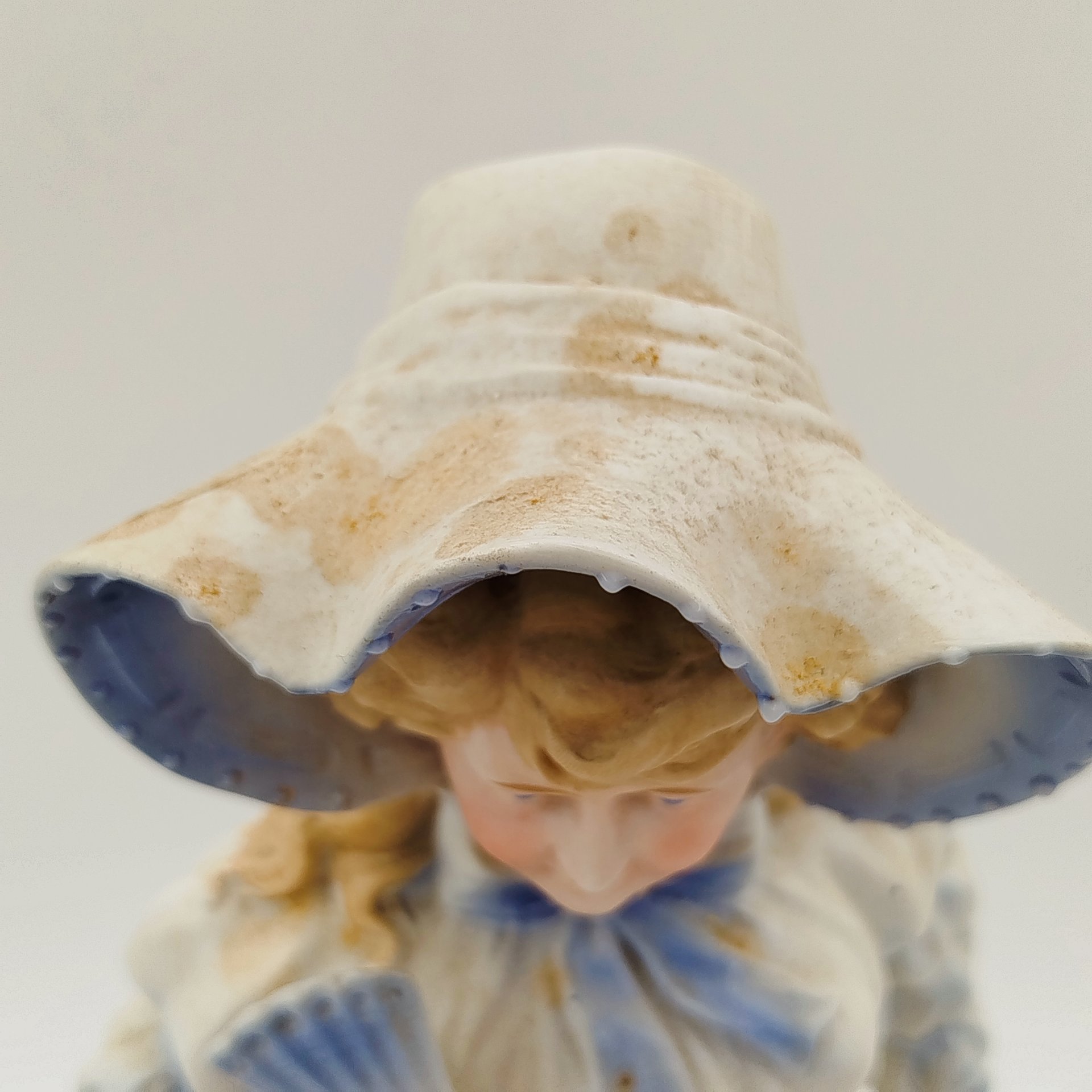 Статуэтка "Девушка с веером", фарфор, роспись, Западная Европа, 1930-1950 гг.