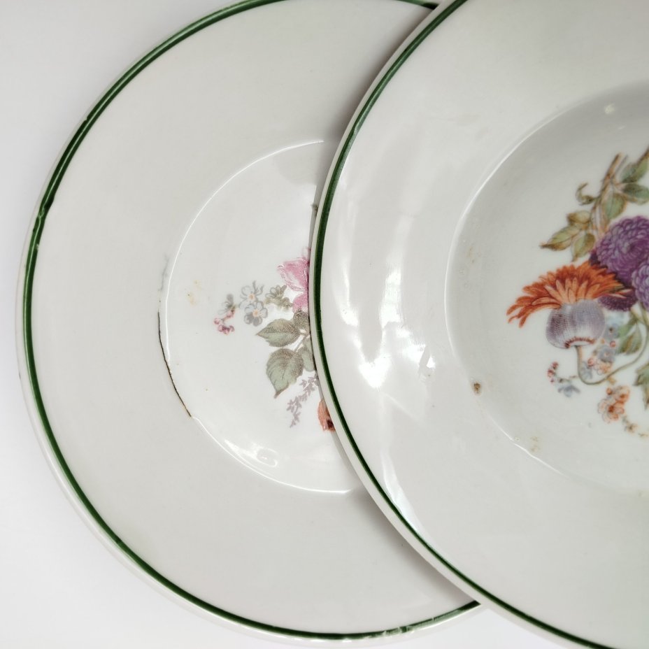 Набор из 3-х розеток, украшенных цветочным декором, фарфор, деколь, дорисовка, Фарфоровый завод «Пролетарий» (Бронница, Мста), СССР, 1939-1940 гг.