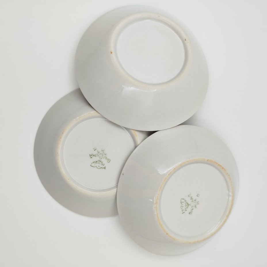 Набор из 3-х розеток, украшенных цветочным декором, фарфор, деколь, дорисовка, Фарфоровый завод «Пролетарий» (Бронница, Мста), СССР, 1939-1940 гг.