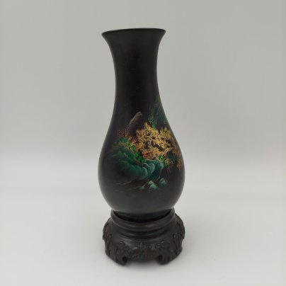 Миниатюрная ваза, выполненная в стилистике Шань-шуй ("Горы и воды", кит. 山水), папье-маше, роспись, золочение, Китай, 1960-1980 гг.