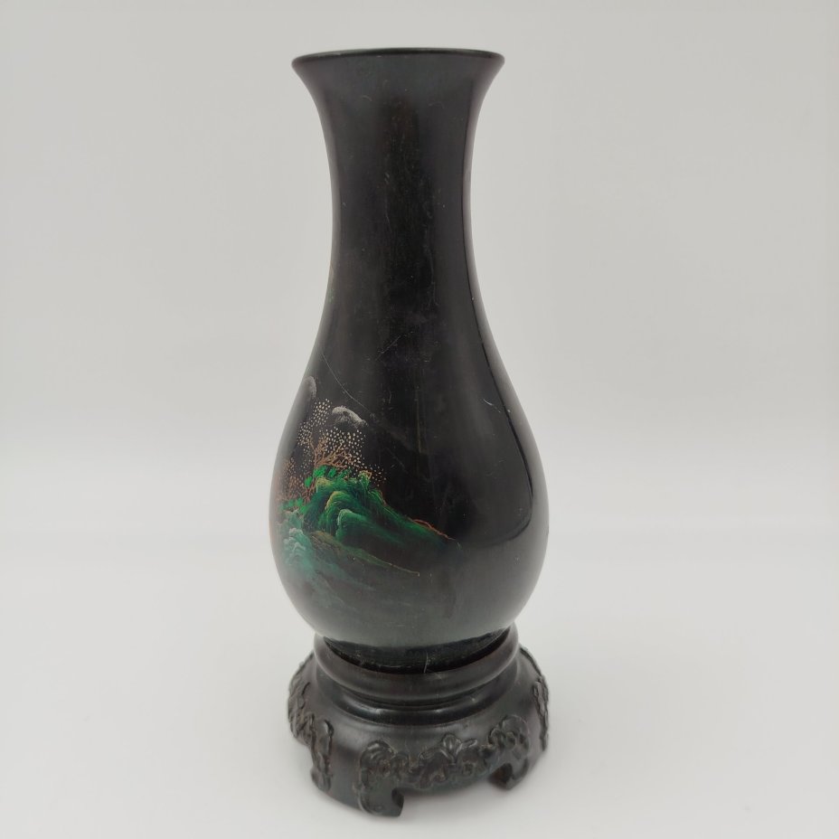 Миниатюрная ваза, выполненная в стилистике Шань-шуй ("Горы и воды", кит. 山水), папье-маше, роспись, золочение, Китай, 1960-1980 гг.