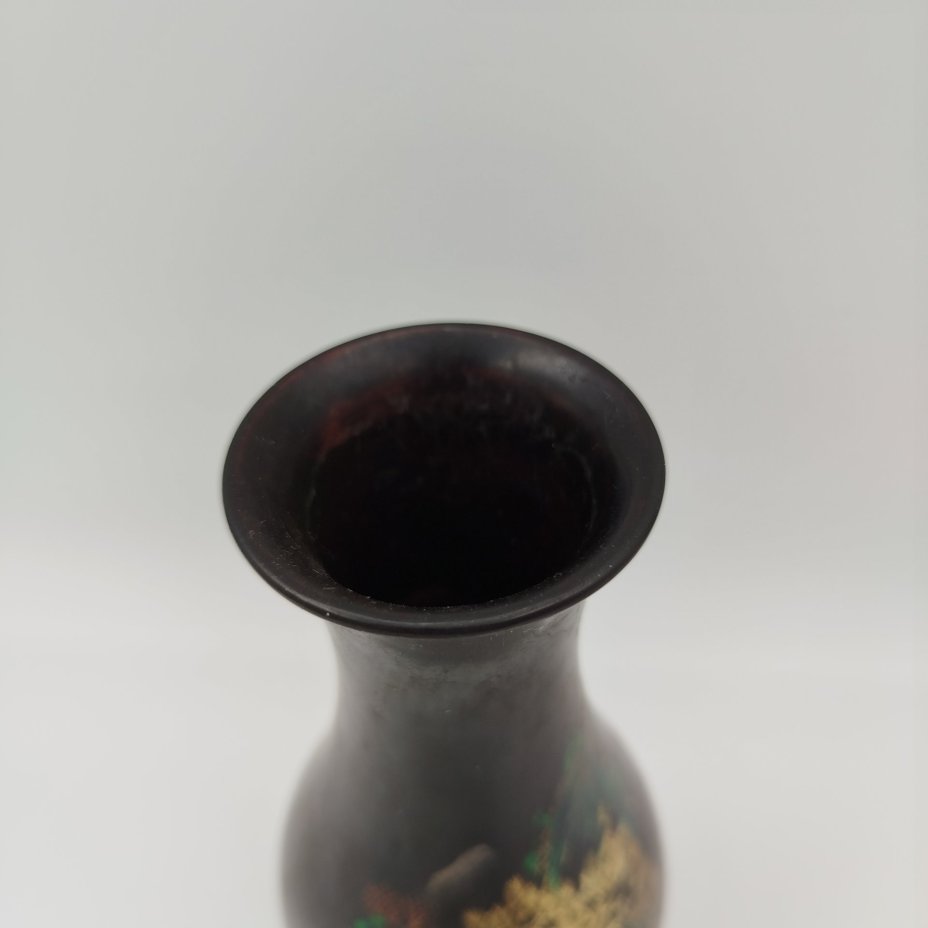 Миниатюрная ваза, выполненная в стилистике Шань-шуй ("Горы и воды", кит. 山水), папье-маше, роспись, золочение, Китай, 1960-1980 гг.