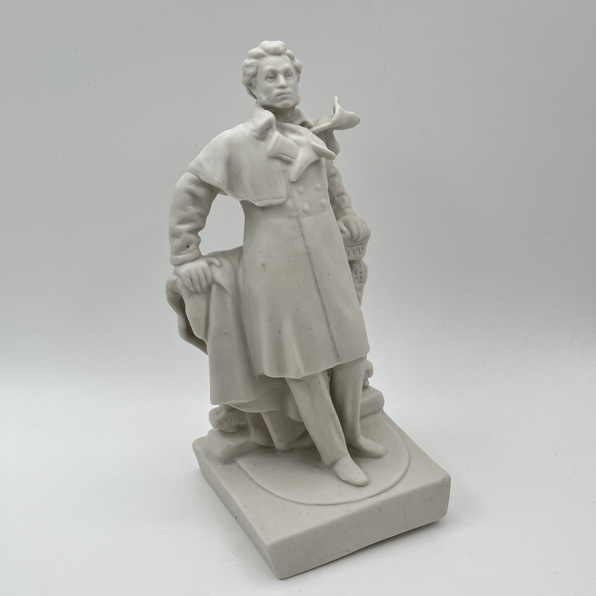 Статуэтка «А.С. Пушкин», автор модели Лысенко М.Г., бисквит, Полонский завод художественной керамики (Полонное ЗХК), СССР, 1950-1970 гг.