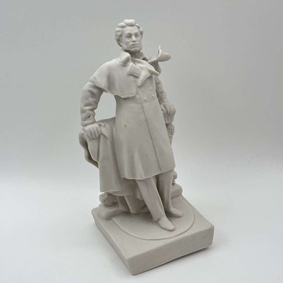 Статуэтка «А.С. Пушкин», автор модели Лысенко М.Г., бисквит, Полонский завод художественной керамики (Полонное ЗХК), СССР, 1950-1970 гг.