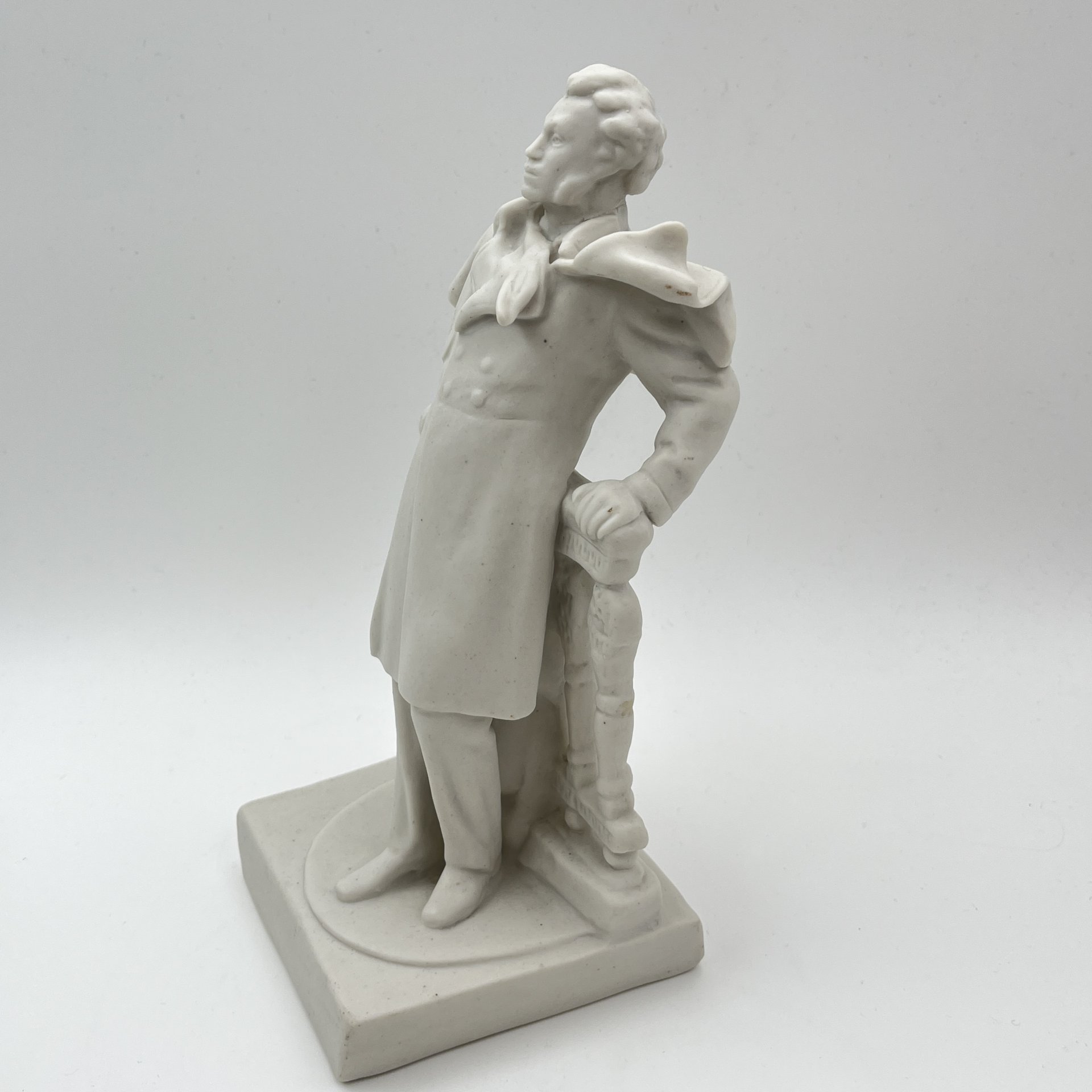 Статуэтка «А.С. Пушкин», автор модели Лысенко М.Г., бисквит, Полонский завод художественной керамики (Полонное ЗХК), СССР, 1950-1970 гг.