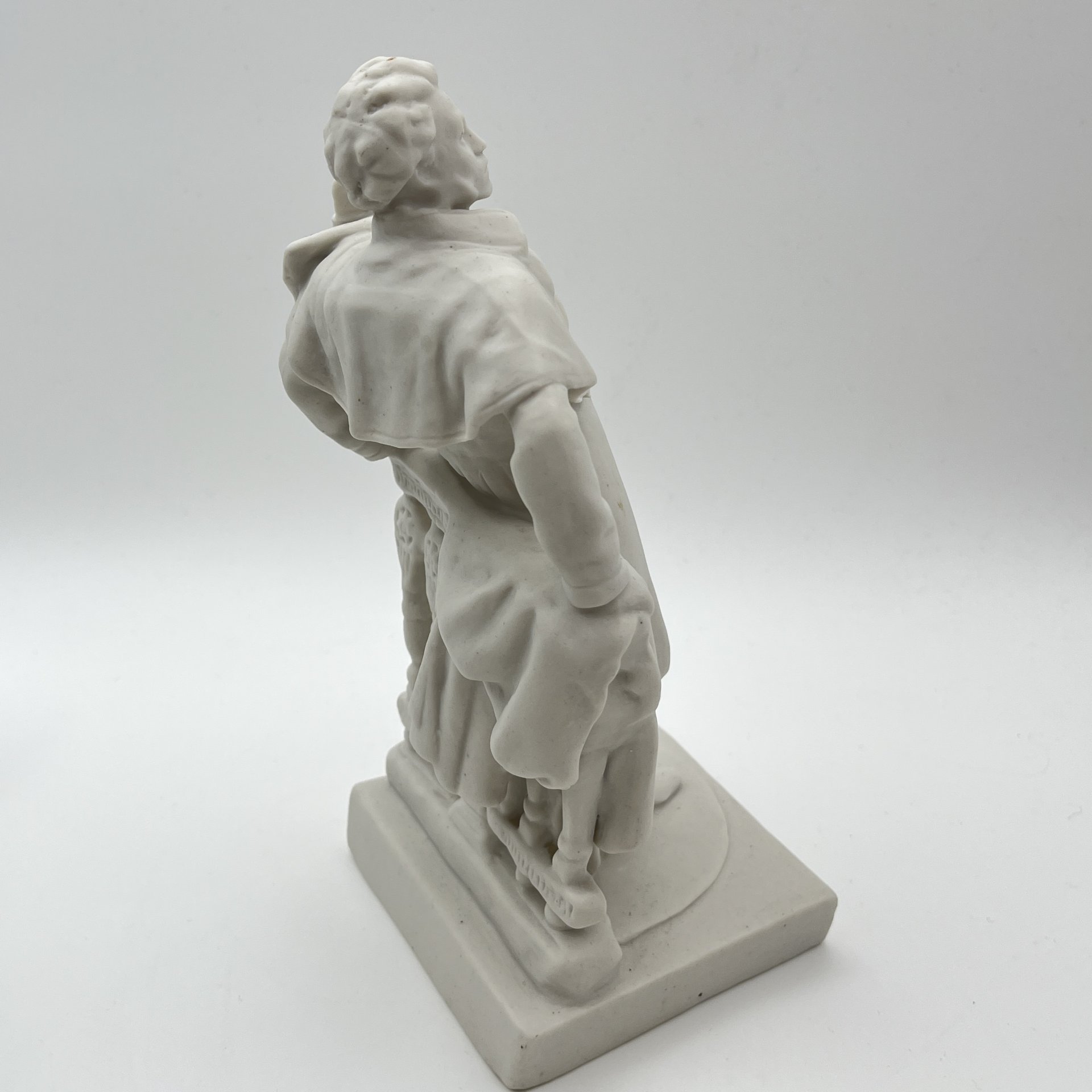 Статуэтка «А.С. Пушкин», автор модели Лысенко М.Г., бисквит, Полонский завод художественной керамики (Полонное ЗХК), СССР, 1950-1970 гг.