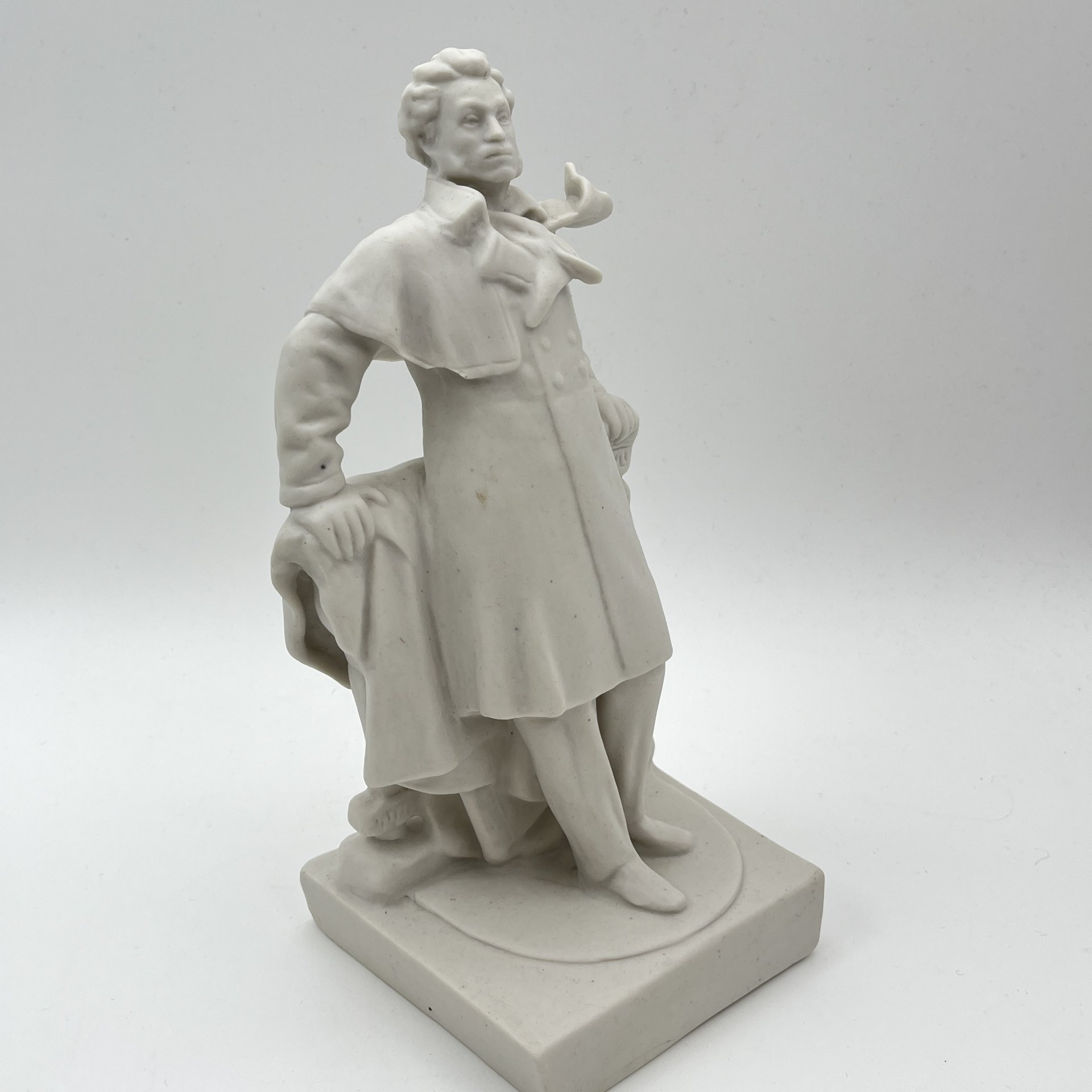 Статуэтка «А.С. Пушкин», автор модели Лысенко М.Г., бисквит, Полонский завод художественной керамики (Полонное ЗХК), СССР, 1950-1970 гг.