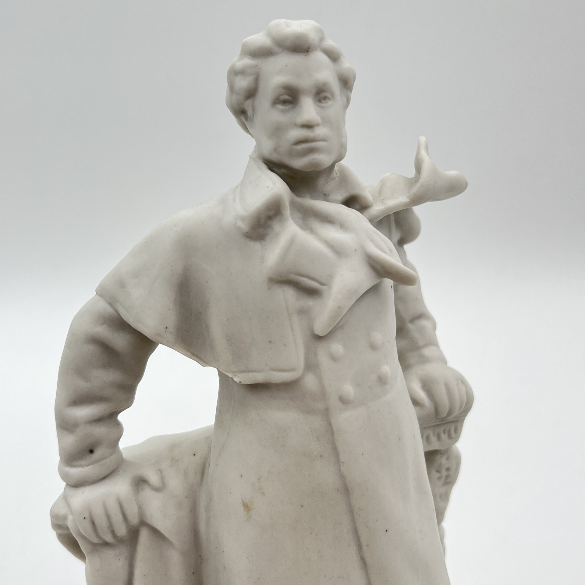 Статуэтка «А.С. Пушкин», автор модели Лысенко М.Г., бисквит, Полонский завод художественной керамики (Полонное ЗХК), СССР, 1950-1970 гг.