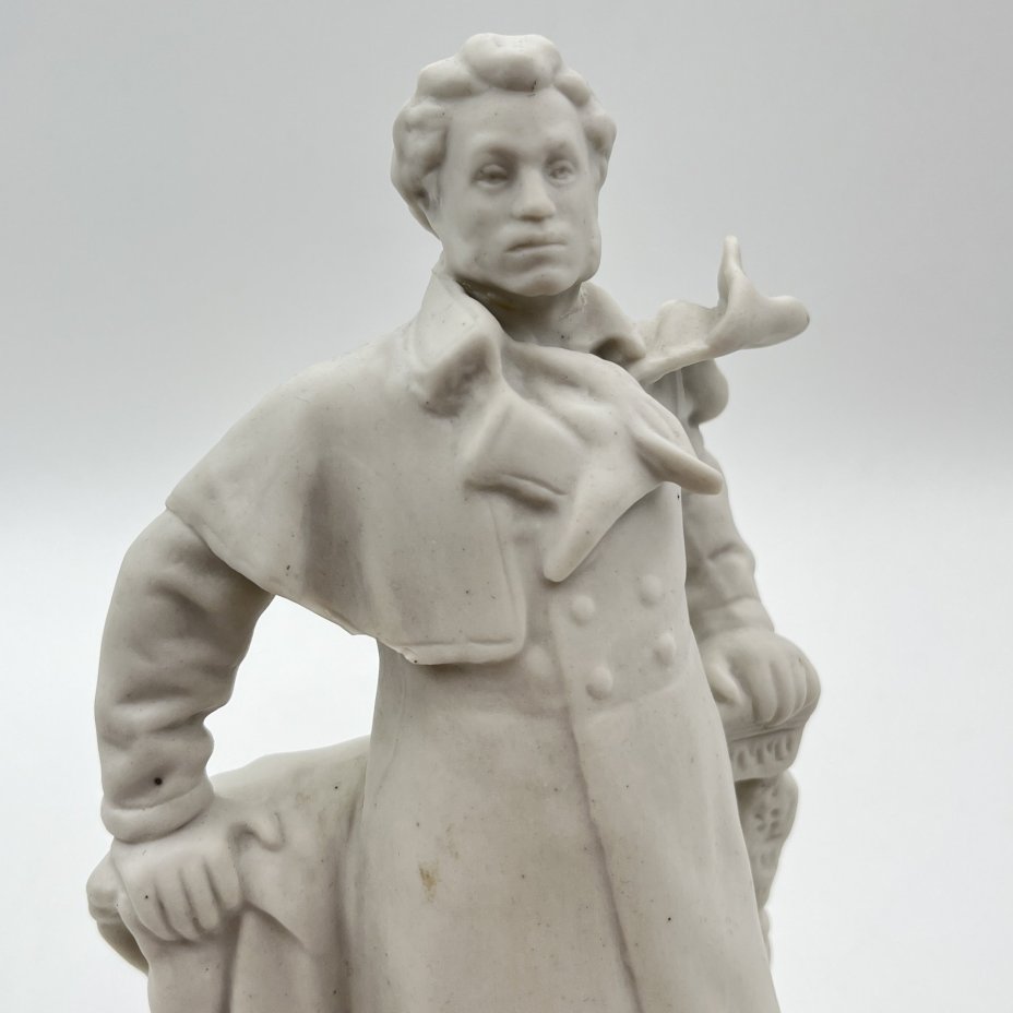 Статуэтка «А.С. Пушкин», автор модели Лысенко М.Г., бисквит, Полонский завод художественной керамики (Полонное ЗХК), СССР, 1950-1970 гг.