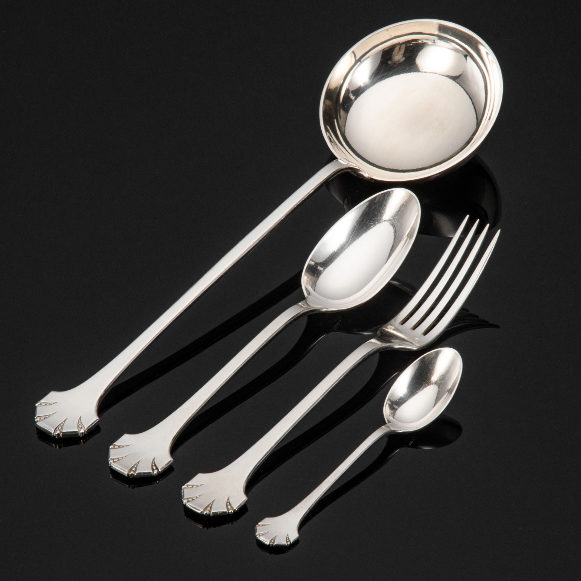 Набор столовых приборов на 12 персон в футляре (37 предметов), фирма "A La Gerbe D'or ", металл, серебрение, фанера, Франция, 1950-1970 гг.