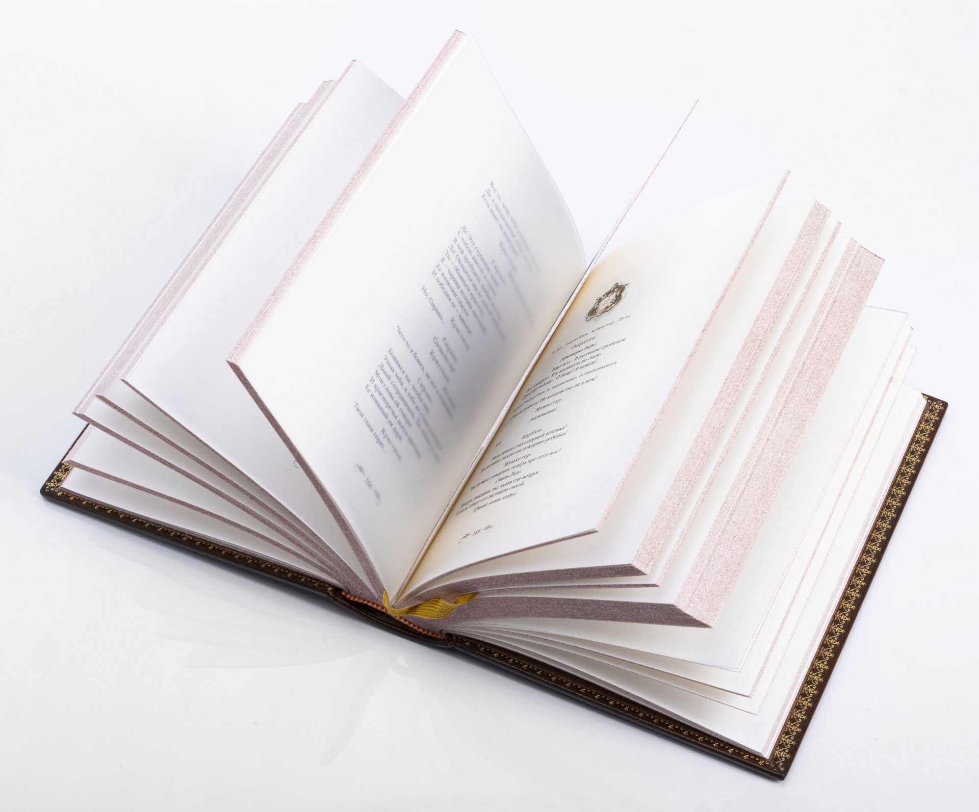 Книга "Сирано де Бержерак" в деревянном футляре (подарочное издание), бумага, печать, кожаный переплет, изд. "Ламартис", Россия, 2005 г., Издательство «Ламартис»