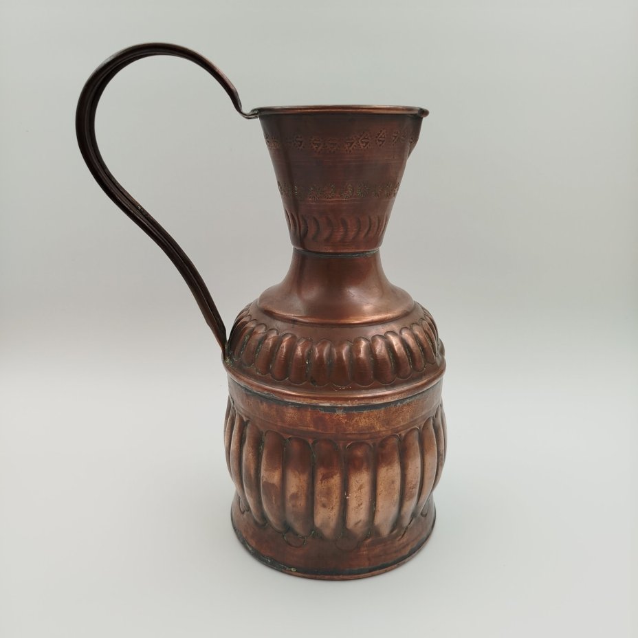 Кувшин декоративный с рельефным туловом, медь, Азия, 1970-1990 гг.
