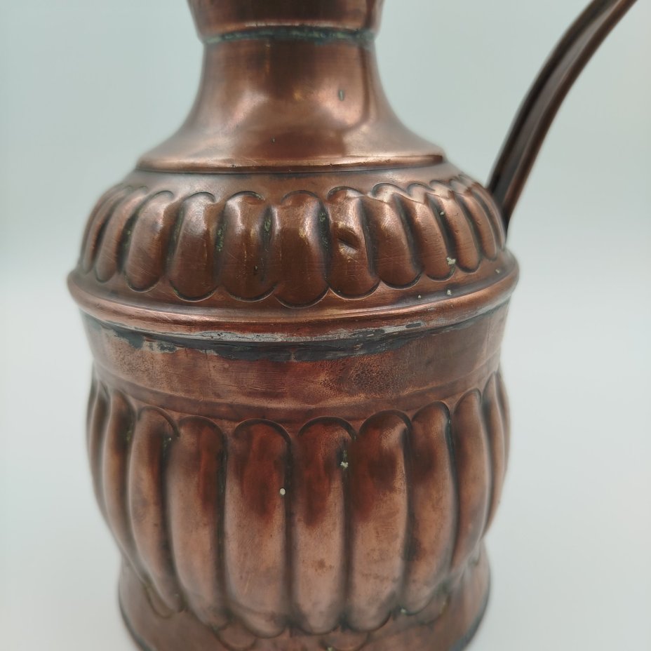 Кувшин декоративный с рельефным туловом, медь, Азия, 1970-1990 гг.