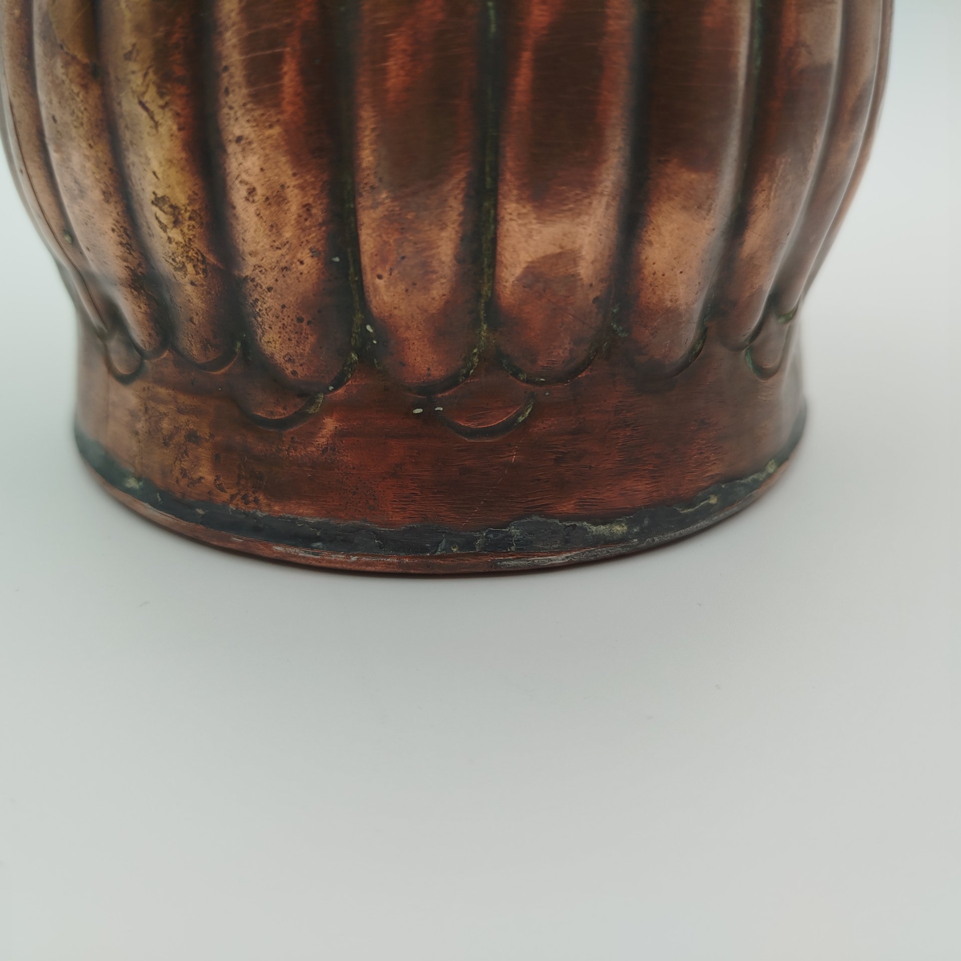 Кувшин декоративный с рельефным туловом, медь, Азия, 1970-1990 гг.