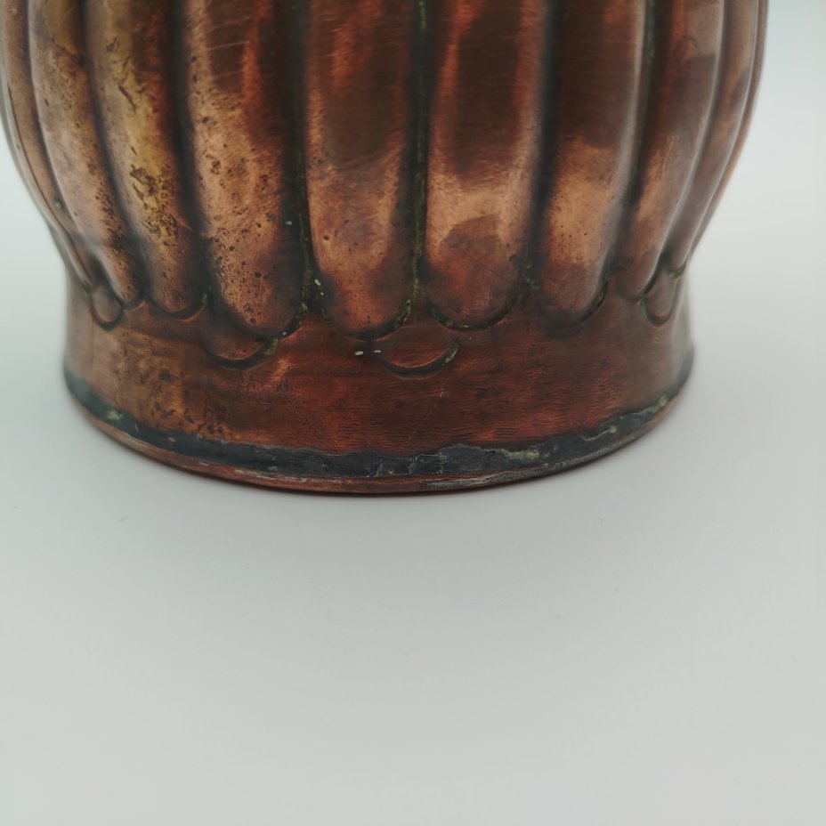 Кувшин декоративный с рельефным туловом, медь, Азия, 1970-1990 гг.