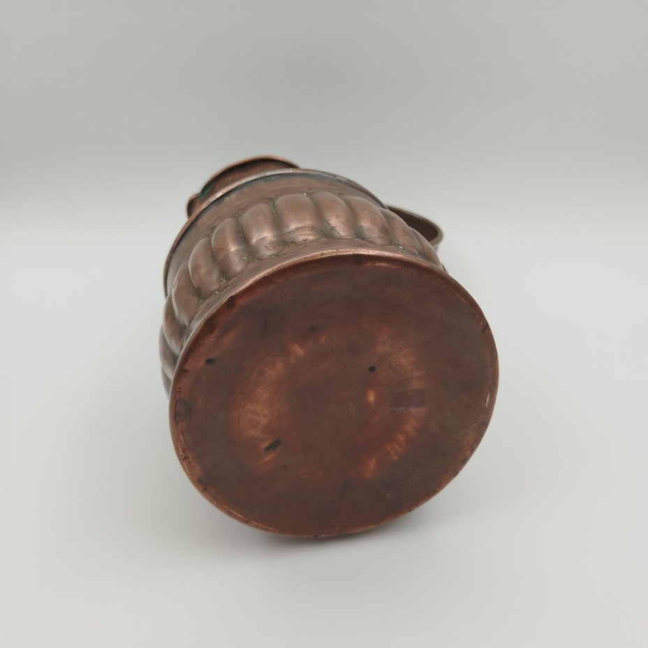 Кувшин декоративный с рельефным туловом, медь, Азия, 1970-1990 гг.