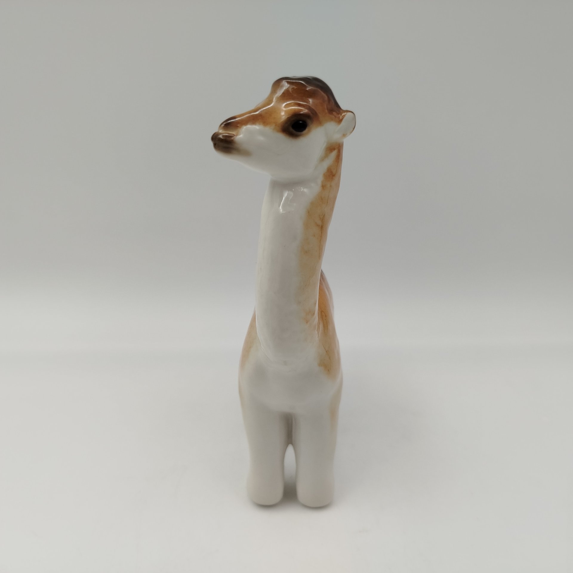 Статуэтка "Верблюд", фарфор, аэрография, Ленинградский фарфоровый завод (ЛФЗ), СССР, 1970-1992 гг.