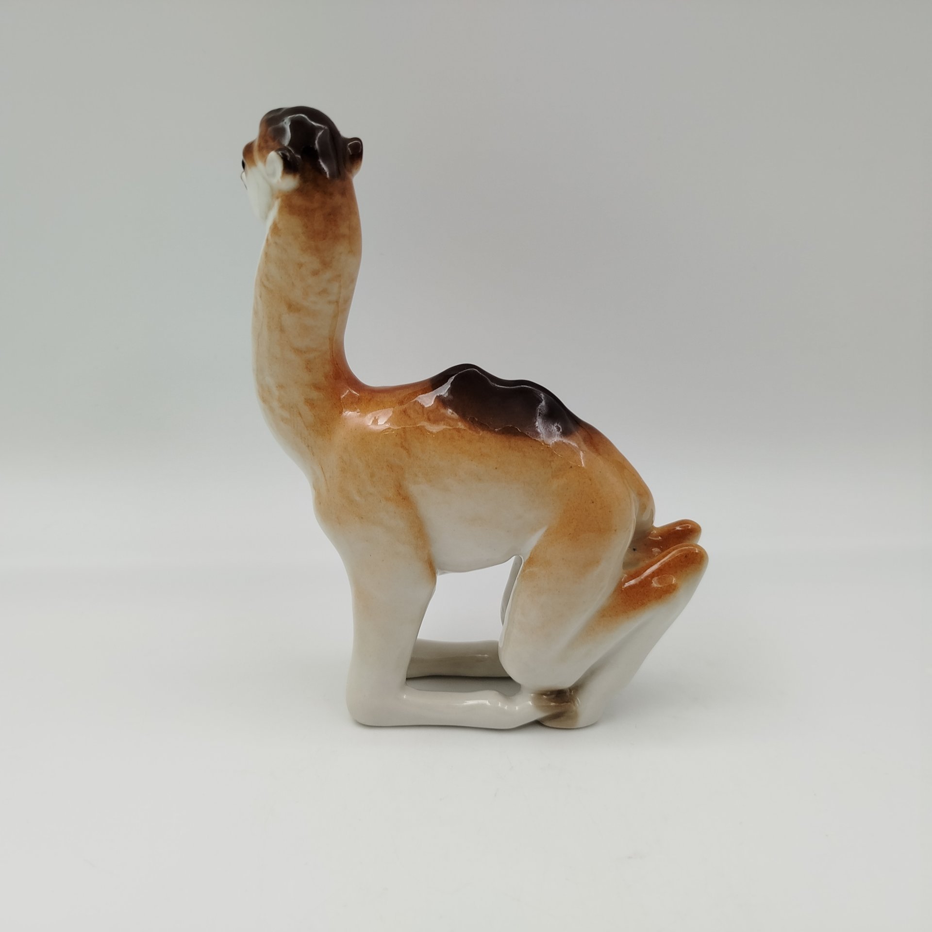 Статуэтка "Верблюд", фарфор, аэрография, Ленинградский фарфоровый завод (ЛФЗ), СССР, 1970-1992 гг.