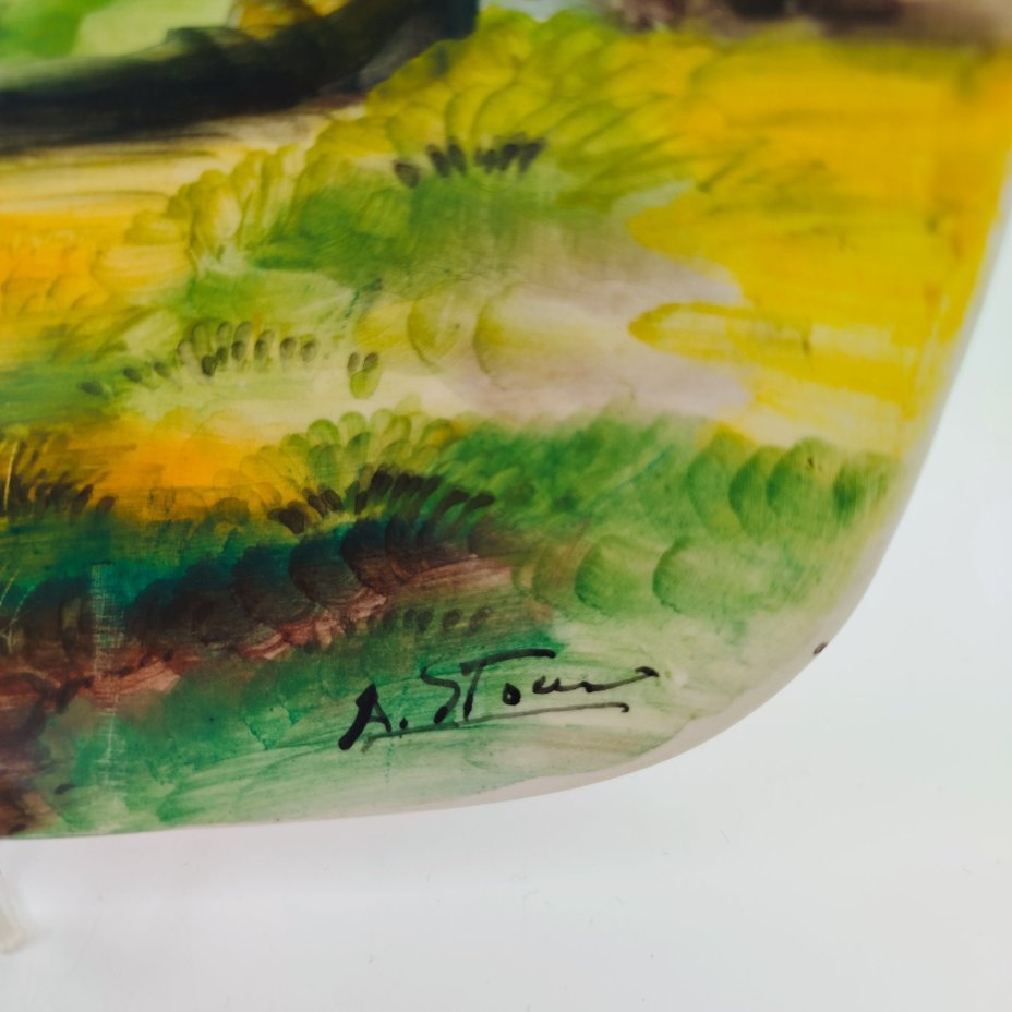 Блюдо декоративное настенное, украшенное изображением альпийского пейзажа