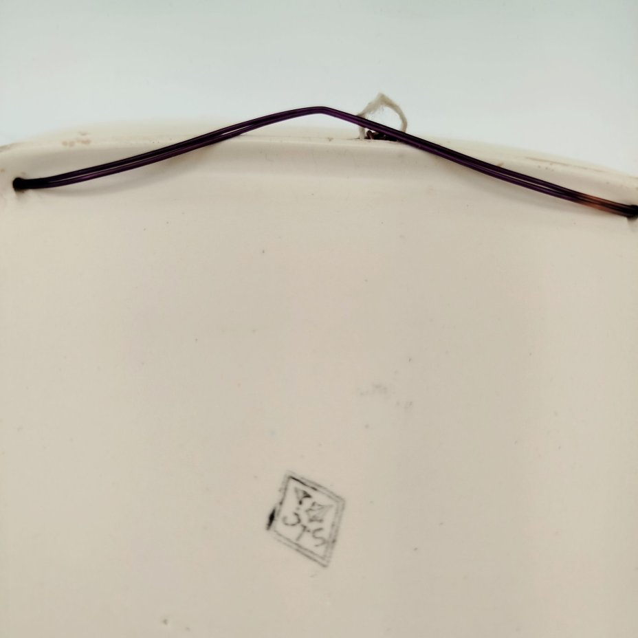 Блюдо декоративное настенное, украшенное изображением альпийского пейзажа