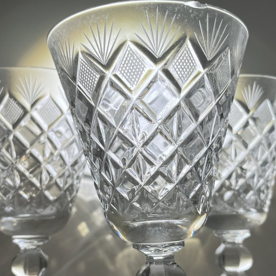 Набор бокалов на 3 персоны с резным геометрическим декором