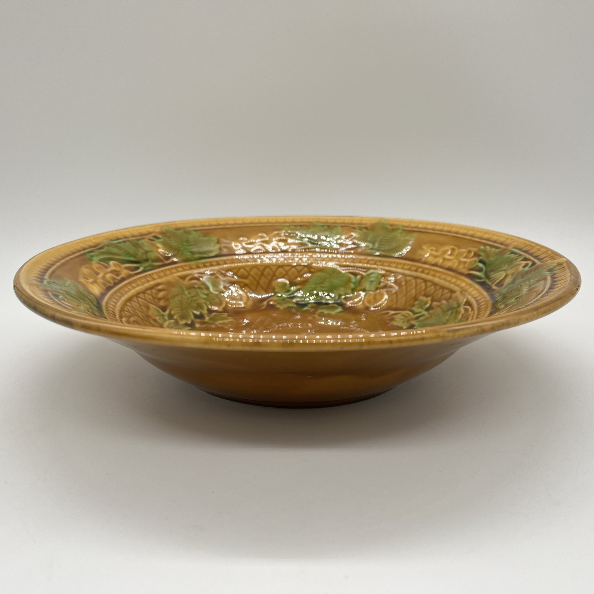 Блюдо "Крыжовник", фаянс, поливы, Конаковский фаянсовый завод им. М.И. Калинина (ЗиК Конаково), Конаковский фаянсовый завод им. М.И. Калинина (ЗиК Конаково)