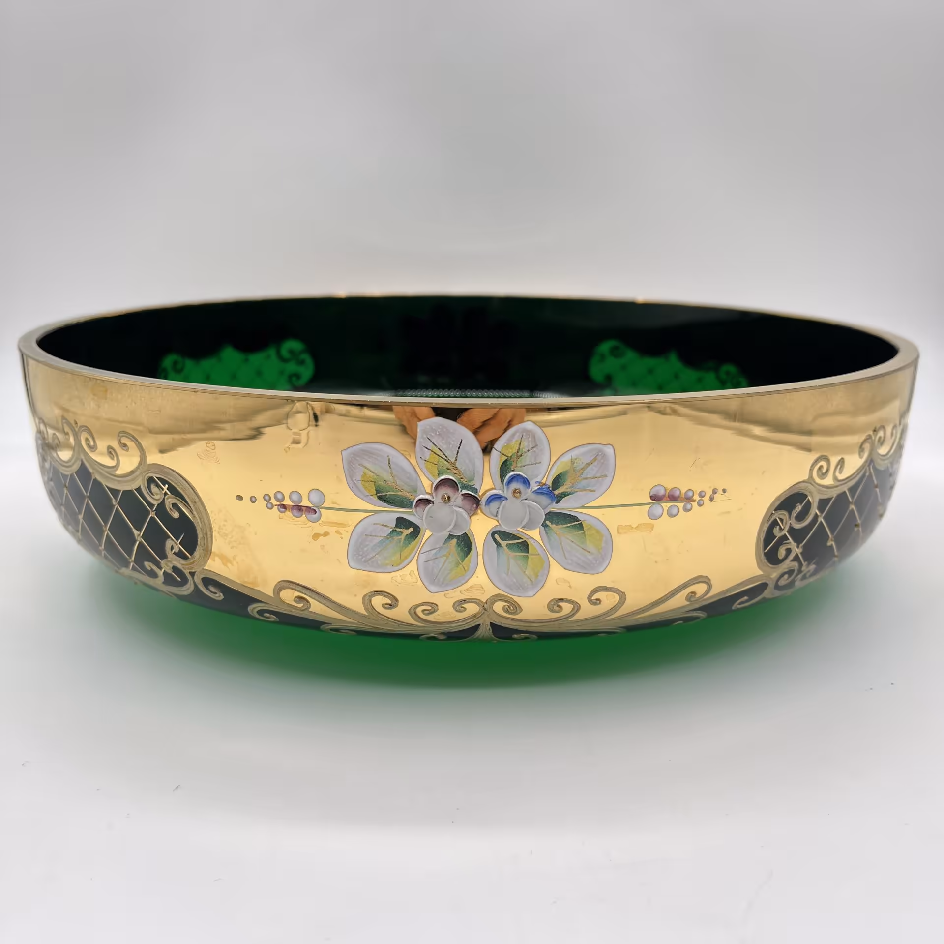 Фруктовница зеленого оттенка, украшенная растительным декором, Bohemia Crystal (Bohemia Glass)