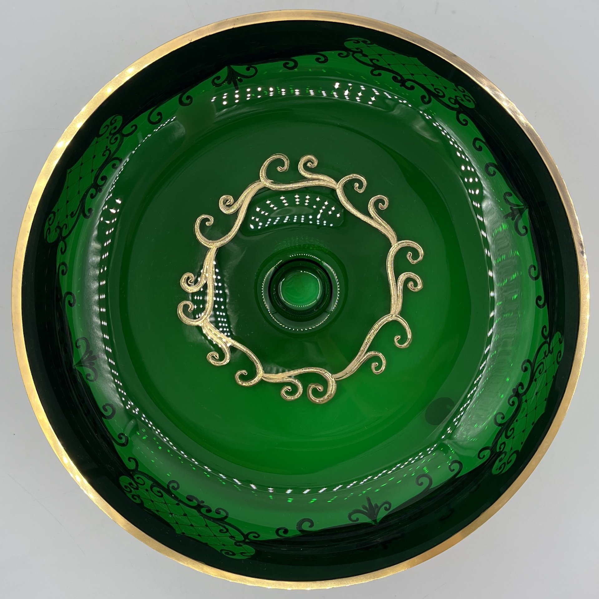 Фруктовница зеленого оттенка, украшенная растительным декором, Bohemia Crystal (Bohemia Glass)