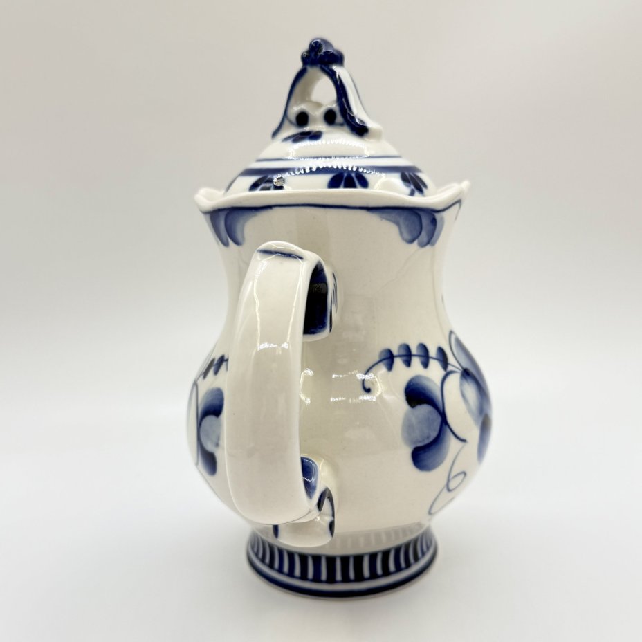 Чайник заварочный с цветочным декором, фарфор, роспись, Объединение «Гжель», СССР, 1972-1986 гг., Объединение «Гжель»