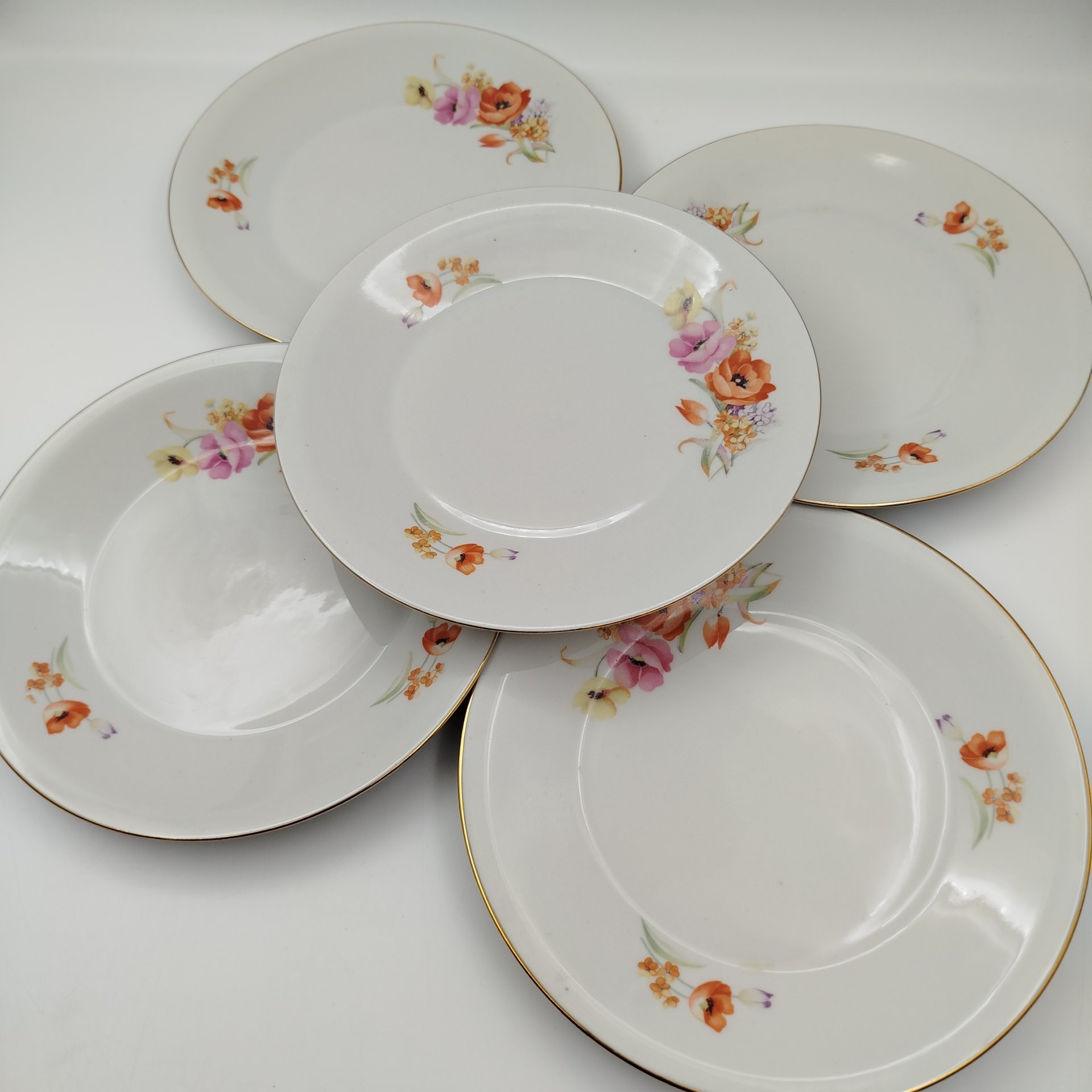 Набор из пяти закусочных тарелок с цветочным декором, фарфор, деколь, золочение, Chodziez, Польша, 1964-1990 гг.