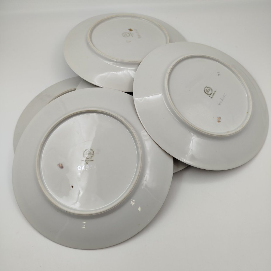 Набор из пяти закусочных тарелок с цветочным декором, фарфор, деколь, золочение, Chodziez, Польша, 1964-1990 гг.