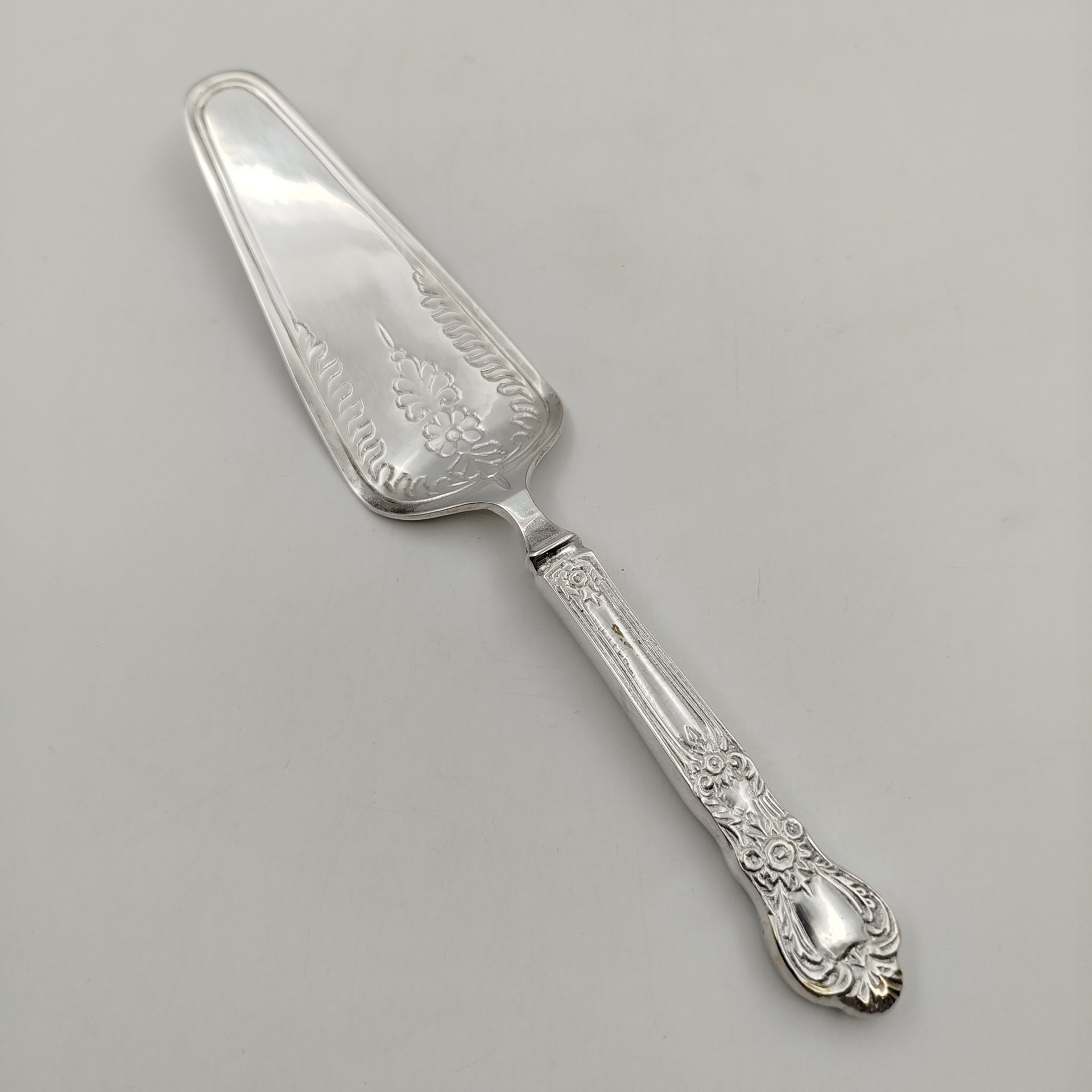 Лопатка сервировочная с растительным декором, металл, Индия, 1970-1990 гг.
